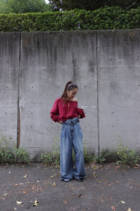 オフショルルーズニット